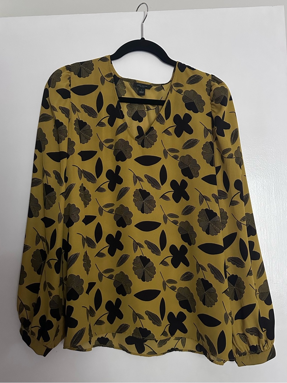 Ann Taylor Olive Green Floral V-Neck Long Sleeve Blouse